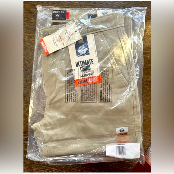 Men’s Dockers Ultimate Chinos — Slim Fit - Picture 4 of 4
